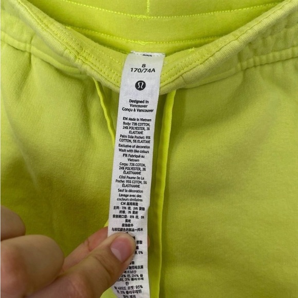 Lululemon Loungeful High-Rise Short 4" Sz 8 - Picture 2 of 3